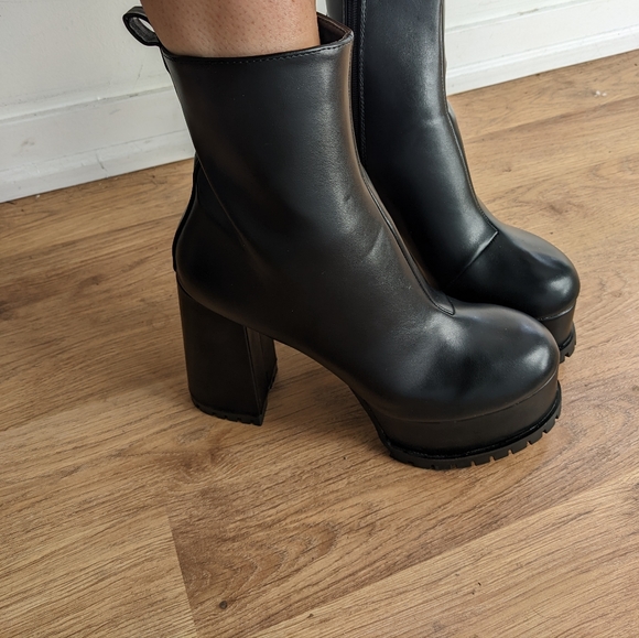 Fashion Nova Monica booties - Picture 3 of 3